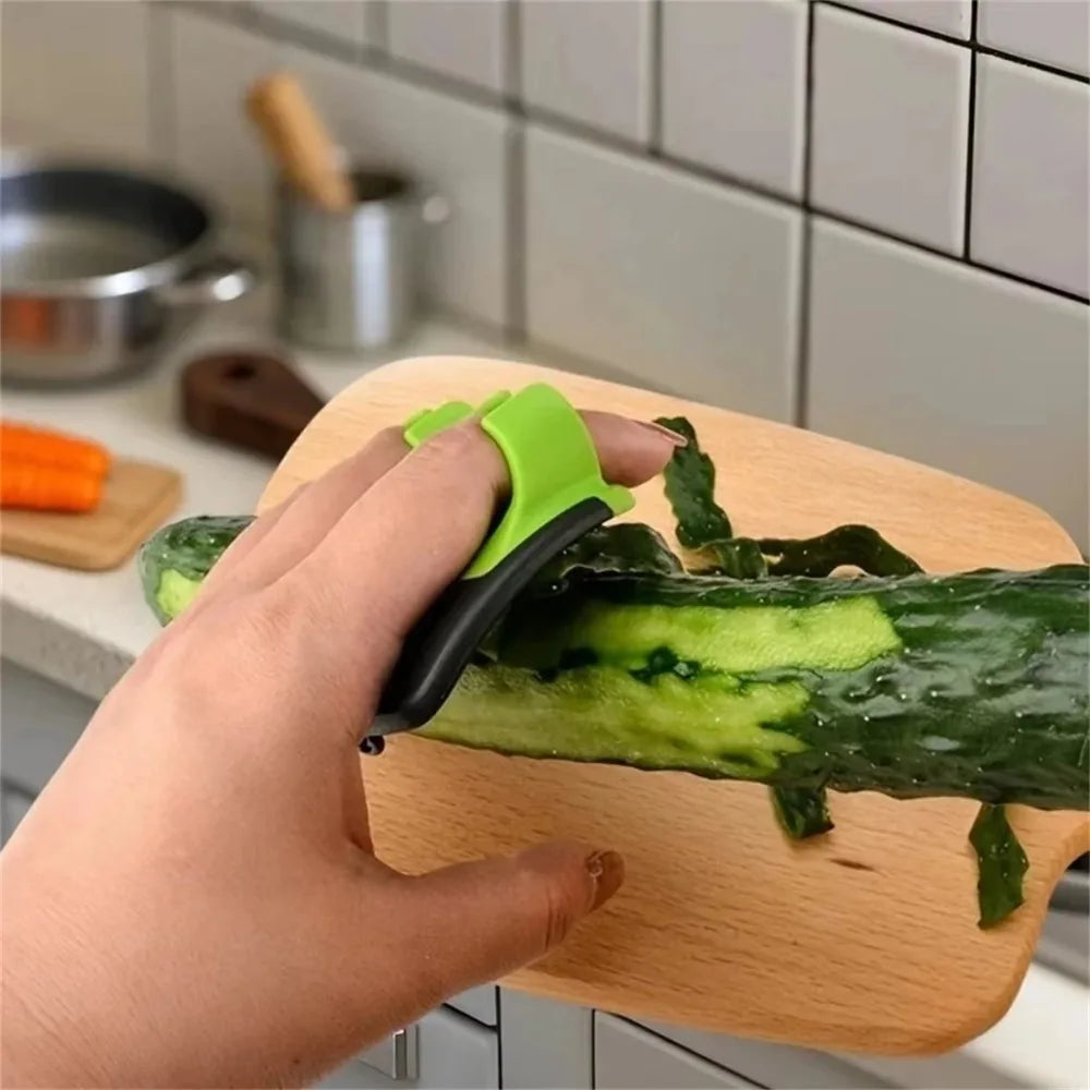 Stainless Steel Vegetable Peeler With Non Slip Grip Handle