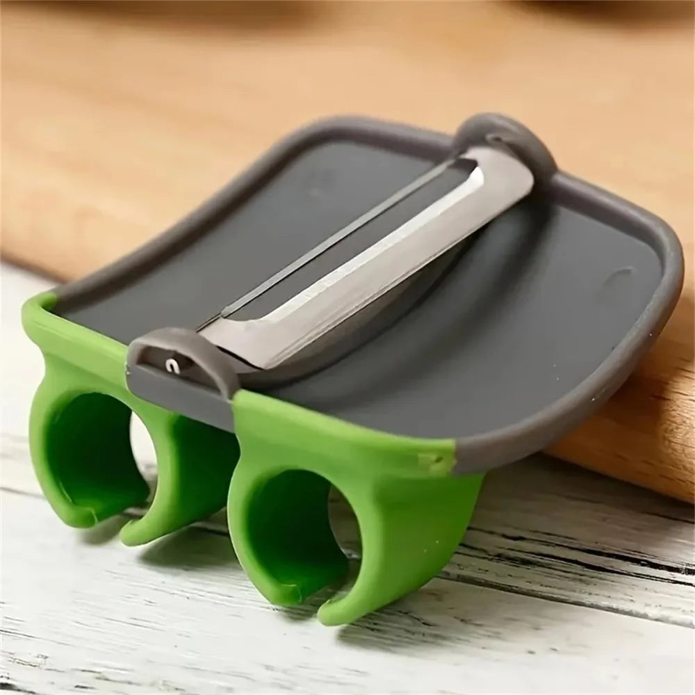 Stainless Steel Vegetable Peeler With Non Slip Grip Handle